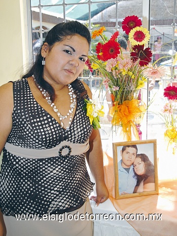 06072009 Ana Luisa Sandoval fue despedida de su vida de soltera.