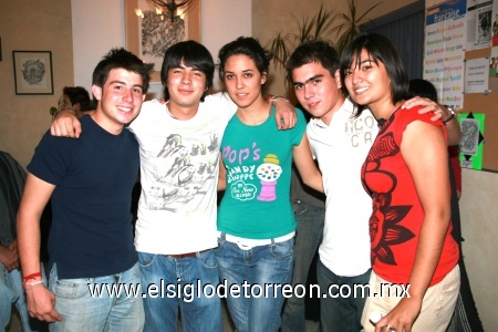 Andrés Ortega, Aldo Valdes, Aremi López, Rodrigo de la Parra y Karen Díaz.