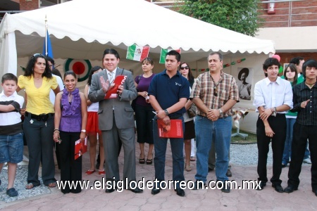 Feria de Negocios
Durante la inauguración: la Rectora Martha Arguelles, Esther Castañeda, Ana Ceniceros y Fernando López.