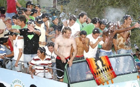Tras recibir la nacionalidad mexicana en el 2007 Matías Vuoso mencionó su interés de jugar para la Selección Mexicana.