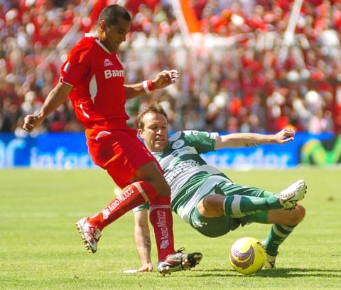 'No creo que haya sido la forma correcta de sacarme de la cancha como sino perteneciera a nada, pero yo ya le dije ayer a mi representante que aceptara la propuesta, así que ya va a depender de ellos', agregó Vuoso.