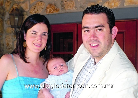 El matrimonio formado por Iñigo e Iliana se estrenaron como papás con el pequeño Iñigo.