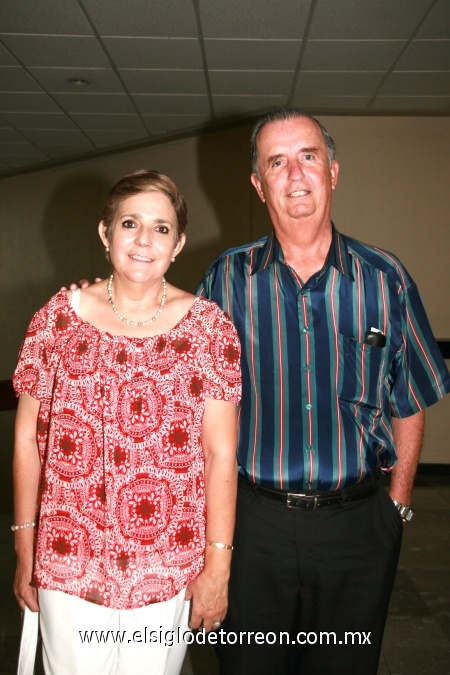 Gerardo y señora Saravia.