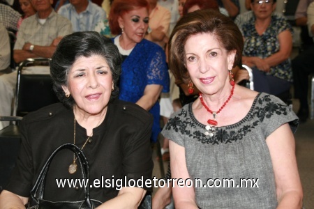 Asistentes. Martha Beatriz y Jossie de Iriarte.
