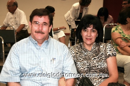 Concurrencia. Francisco José Madero y Laura Rojas de Madero, asistieron al CCI del Tecnológico de Monterrey, lugar en que se llevó a cabo la presentación del libro.