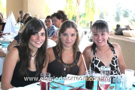 ASISTEN A FIESTA DE CANASTILLA Mariana Flores, Gigi Mena y Sandra Martínez, luciendo espectaculares durante la celebración en honor de María Fernanda de Mena.