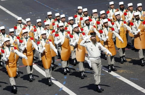 Desfile militar en Los Campos Elíseos cubrió las formalidades y el protocolo ante más de 90 mil personas.