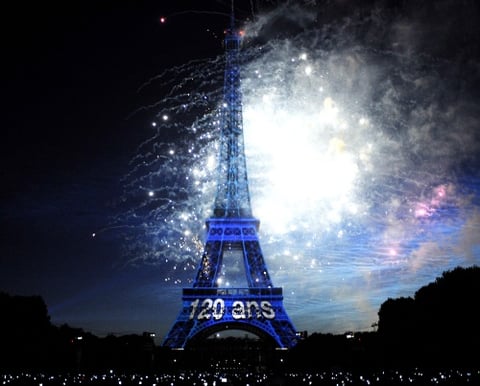 La Torre Eiffel sirvió como presentación a la Exposición Universal de París de 1889, la cual acogió a más de 236 millones de visitantes desde su inauguración.