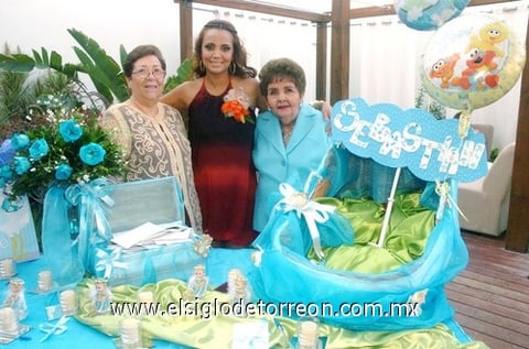 05072009 Grupo de amigas y familiares que acompañaron a Elva en su festejo.