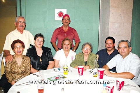 05072009 Gabriel, Elva, Lety, Laura, Linda, Julio, José Luis y Beto.
