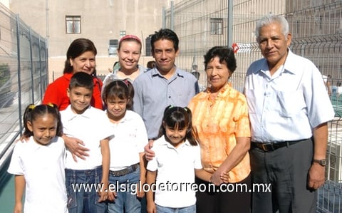 05072009 Jesús Manuel Núñez, Nadia Magdalena Acosta, Zulema Ríos, Michel Espinoza, Manuela Domínguez, Ángeles Pineda, Paco Pineda, Emilia Ávila y Raúl Ramírez.
