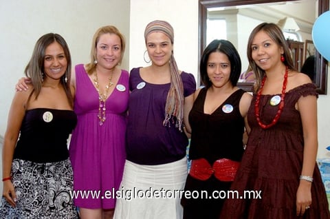 05072009 Begoña junto a las organizadoras Cristy Robles, Vero Martínez, Marisol Pargas y Brenda M.