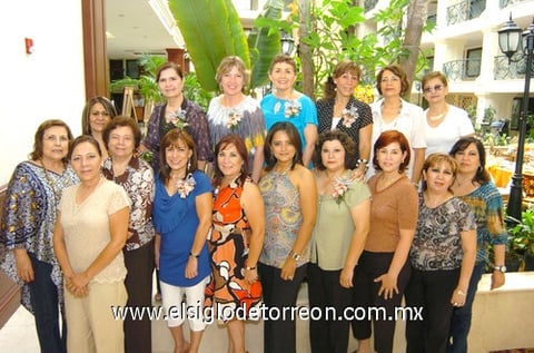 13072009 Distinguidas. Socias de la Asociación de Clubes de Jardinería de la Comarca Lagunera que recibieron reconocimiento por haber obtenido el grado de juez master.