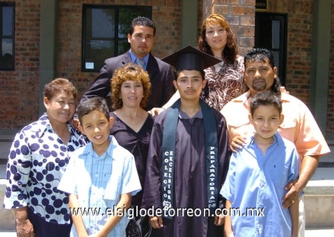 12072009 Orgullosos familiares que acompañaron a Elpidio, en este momento tan especial.