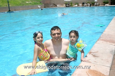 10072009 Camila, Arturo y Mariela Lozano. EL SIGLO DE TORREÓN / ÉRICK SOTOMAYOR