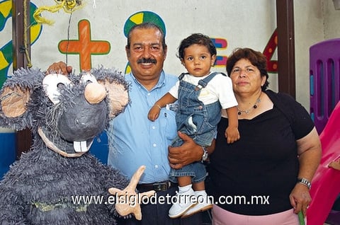 18072009 Carlitos Alonso Hernández Acosta en compañía de Juan Acosta Ganem y Martha Moreno de Acosta.