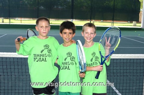 20072009 Siro, Benjamín y Rodrigo, listos para comenzar a jugar.