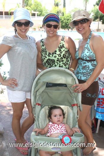 10072009 De paseo. Karla y Renata Martínez, Lulis Tabares y Claudia Montellano.