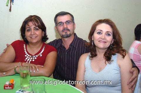 13072009 Adriana Villanueva, Julián González y Nadia Villanueva.