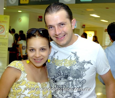 07072009 . Abril Belmonte y David Morales se fueron de luna de mel a Mérida.
