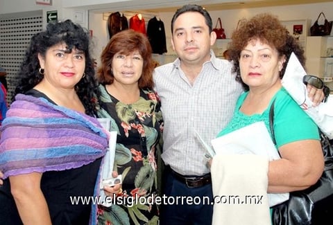 15072009 Norma, Leticia y Silvia García, viajaron a la Ciudad de México, las despidió Carlos López.