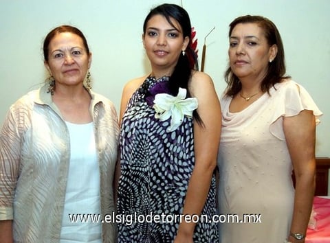 15072009 Karla en la compañía de María del Rosario Hernández Natera y Petra Ortiz.