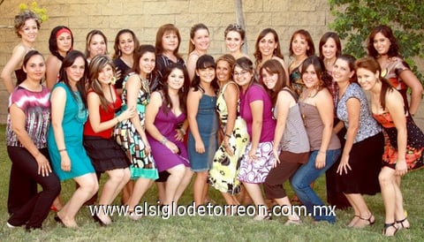 22072009 Amigas y familiares que acompañaron a Mariana en su fiesta de despedida de soltera.