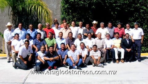 22072009 Ex alumnos de la Normal J. Guadalupe Aguilera, en su reunión anual.