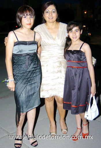 22072009 Michelle, Marisol y Miriam Taboada Barragán con los pequeños Victoria y Diego García Taboada.