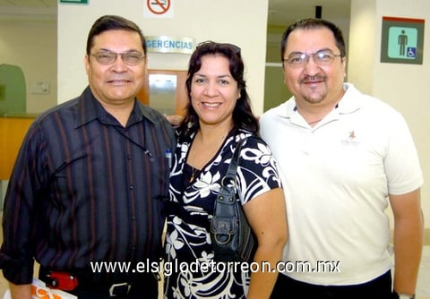 23072009 Pbro. Jacinto Rivera viajó a Tampico y fue despedido por Manis y Mundo Rivera.