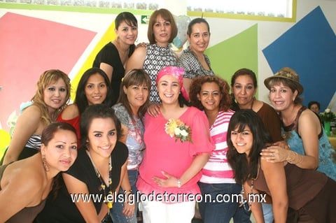 12072009 Amigas y familiares que acompañaron a Alma, en su fiesta de canastilla.