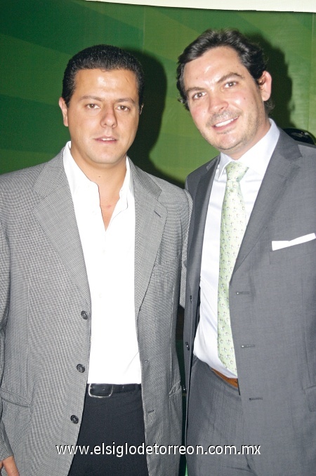 ENTRE AMIGOS Antonio Juan Marcos y Alexis Limantur, en evento social.