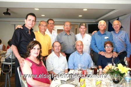 Los festejos de la Generación 59 del IFL se prolongaron con una comida en la que los asistentes disfrutaron de un exquisito banquete de aniversario.