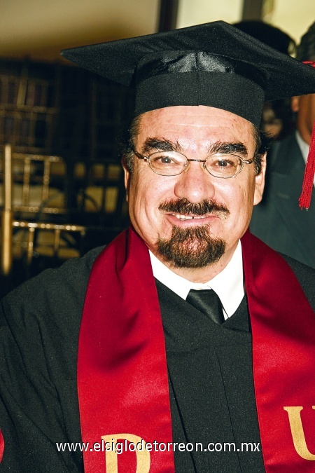 Destacado lagunero. Eduardo Iduñate Ramírez, recientemente recibió el grado de Doctor Honoris Causa.