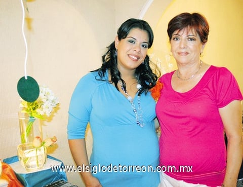 12072009 Abril Belmonte González en su fiesta prenupcial realizada hace unos días.