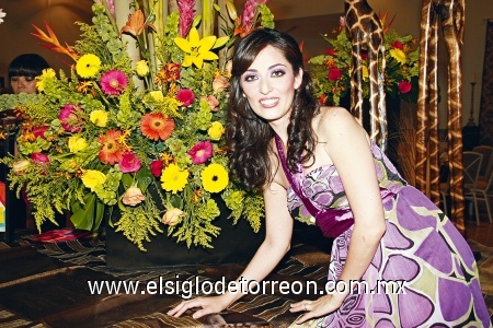 Samantha Diez Borrego, fue festejada con una merienda ya que pronto contraerá nupcias.