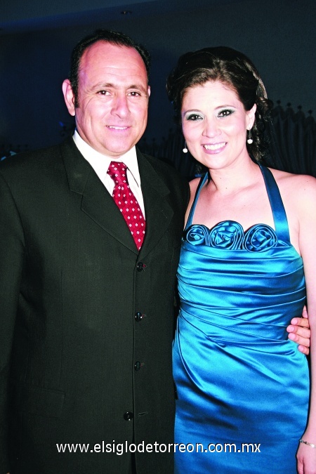 Invitados. Carlos Villarreal y Vanessa Loera.