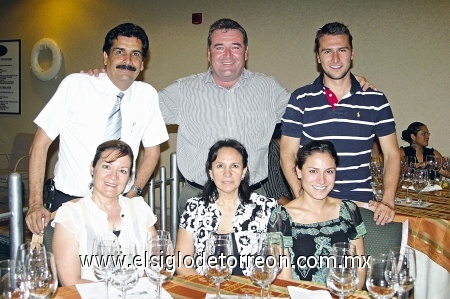 Oscar, Ale, Oscar, Pilar, Francisco y María Elena.
