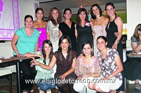 Asistentes. Entre las invitadas estuvieron presentes sus mejores amigas y familiares, y como organizadora fungió Patricia Nájera de Diaz Flores.