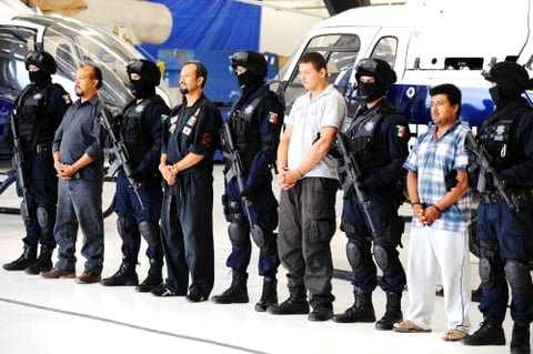 La detención de los inculpados se registró en el poblado Antón Lizardo, municipio de Alvarado, donde fueron detenidos además Miguel Ortiz González, Luis Antonio Ricalde Murcia y José Antonio Estrada, por quienes la PGR ofrecía una recompensa de hasta dos millones de pesos.