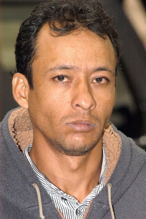 'El Azul' fue trasladado a un penal en el sureño estado de Guerrero del que se fugó en el año 2000 y cambió su nombre a Ángel Cisneros Marín, con el que comenzó a operar nuevamente en el Distrito Federal, y en los estados de Guerrero y Estado de México.
