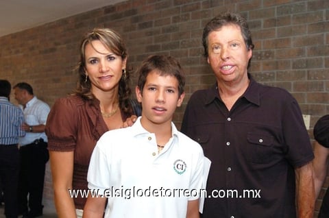 12072009 Claudia, Adrián y Raúl.