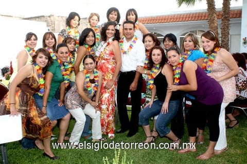 19072009 Amigas y familiares que acompañaron en su fiesta prenupcial a Éricka Montserrat López Martínez, ya que el próximo sábado 25 de julio del presente año, contraerá matrimonio con Juan Manuel Barrientos Pérez.