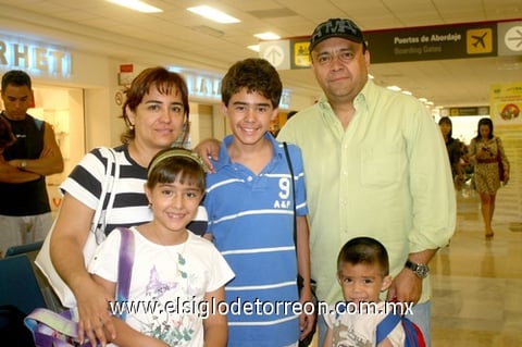17072009 Rubén Rocha, Ana Laura, Emiliano, Jimena y Mauricio se fueron a vacacionar a Nueva York.