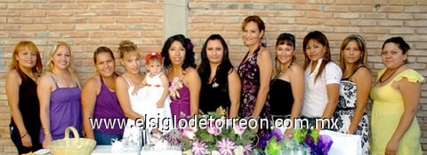 30072009 Familiares y amigas que acompañaron a Claudia en su fiesta prenupcial.