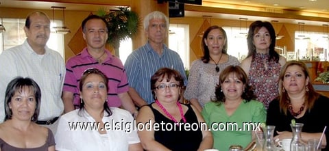 30072009 Juan Manuel Cuéllar, Jorge Moroña, Leocadio Argumaniz, Magda Holguín, Chita Romero, Blanca Hernández, Esthela Valenzuela, Luly Flores, Laura Macías y Mayte Rodríguez, ex alumnos de la Comercial Torreón, generación 1975-1979.