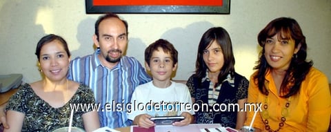 30072009 Graciela Facio, Humberto Aguilera, Rogelio y Diana Laura Vázquez Aguilera, y Laura Aguilera.