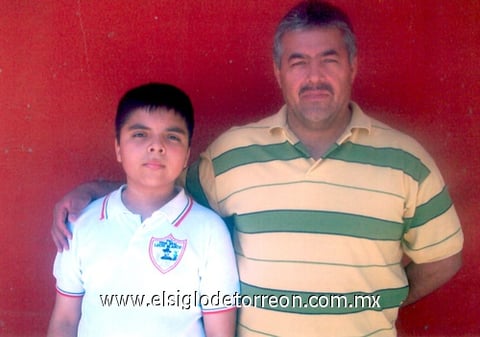 30072009 Kevin René Morales Tiscareño, visitó hace unos días al Presidente de la República, así mismo felicitó al profesor Juan Antonio Rivero Salas, por la preparación de este alumno triunfador en la Olimpiada del Conocimiento Infantil.
