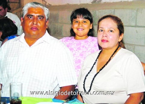 30072009 Guadalupe Arellano y Rocío Sánchez de Arellano con su hija Paola Guadalupe Arellano Sánchez.