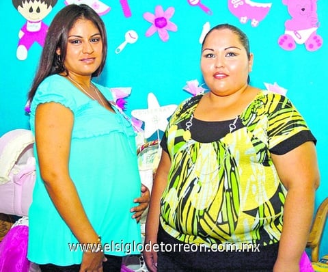 30072009 Mayra de León de Guerra junto a su cuñada Érika Mayela Guerra Rentería.